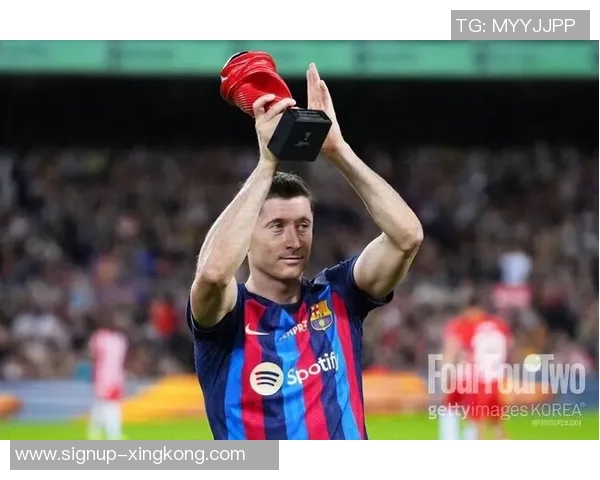 莱万领衔球队新征程展现无与伦比的进攻实力与团队合作精神